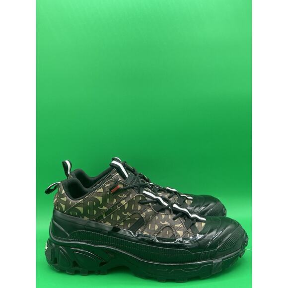 Burberry Arthur “Monogram Print Black” Size EU 39.5 / Size 6 M OG Box (80217781) - Picture 1 of 7